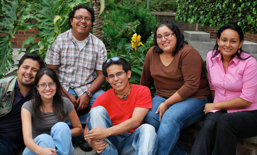 hispanic-friends-830